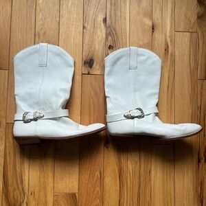Beautiful white leather cowgirl boots